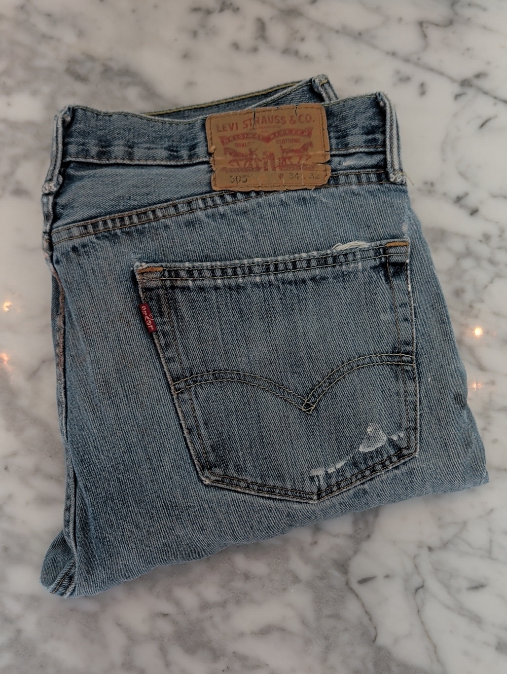 Distressed Levi's 505 W34 L32